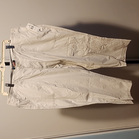 La Cabana Cropped Pants - Picture 1 of 5